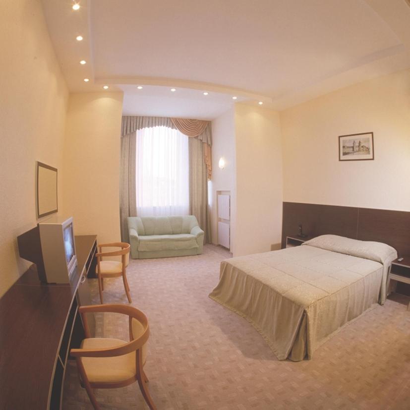 Astoria Hotel Dnipro Habitación foto
